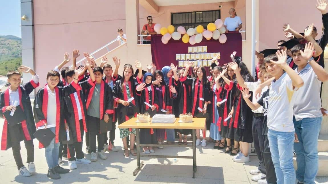 Öğrencilerimize Mezuniyet Töreni Düzenlendi.
